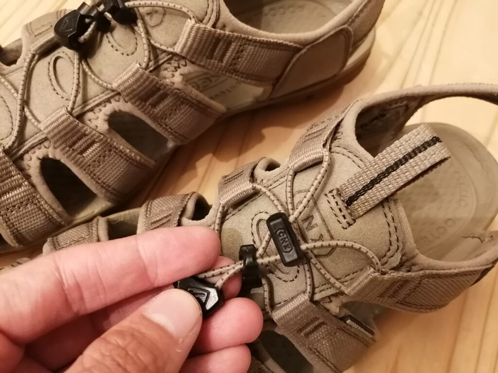 KEENのサンダルの紐の写真
