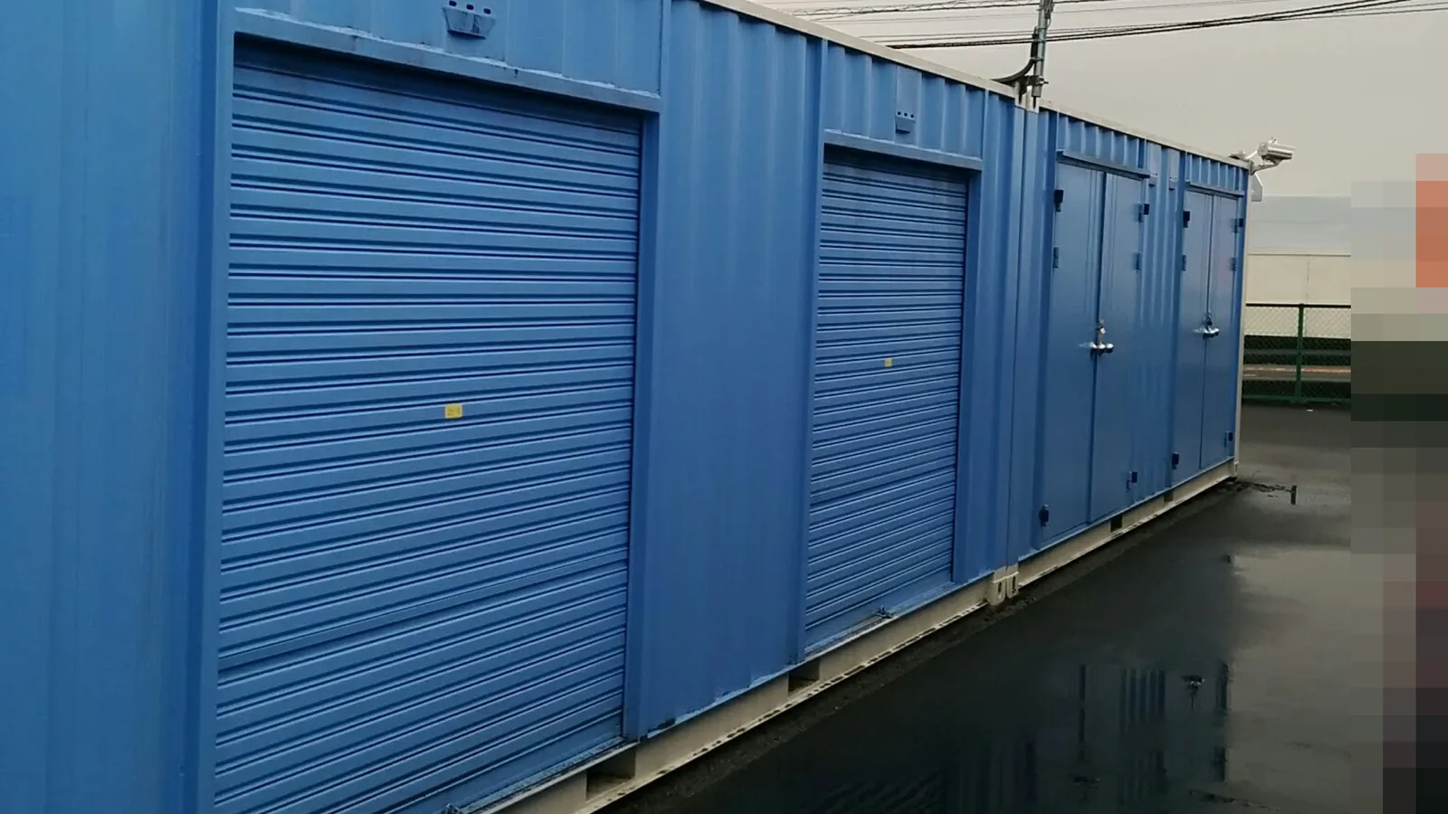 シャッター付きの屋外型トランクルームの区画